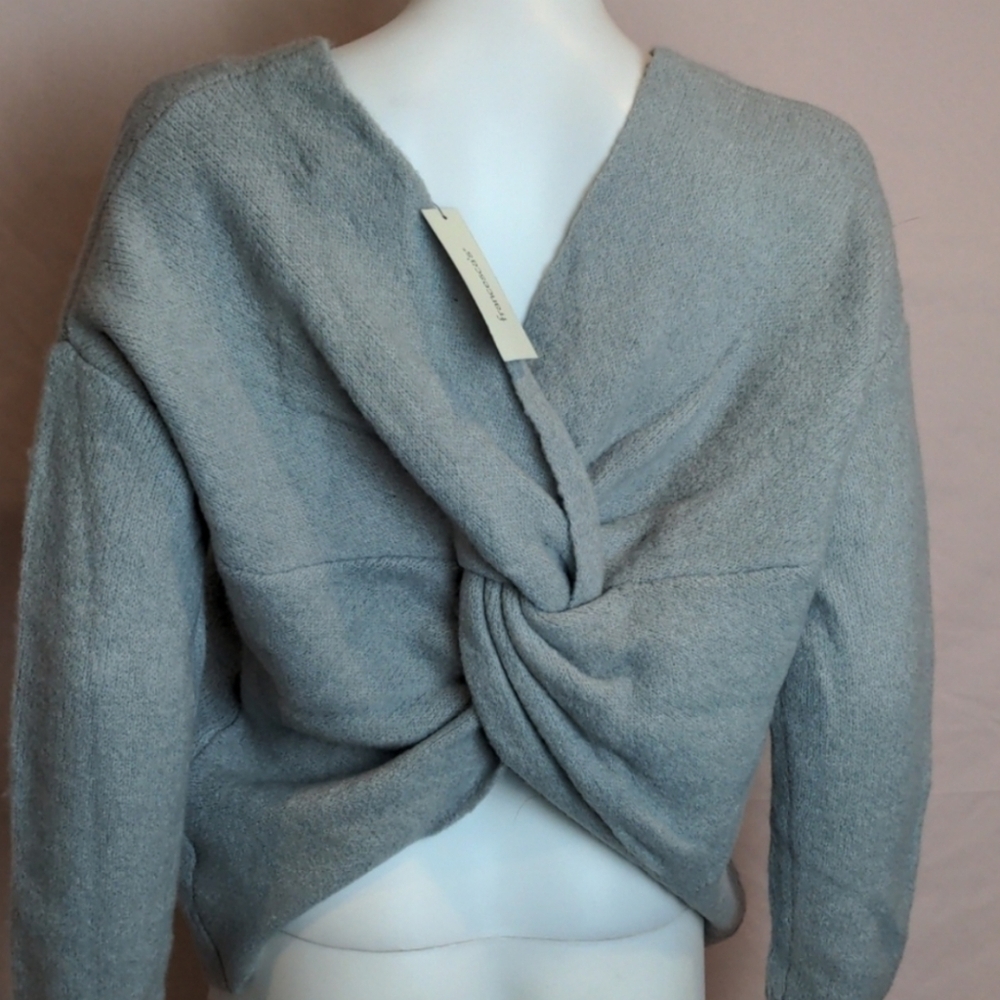 Francesca's Cleo Twist Back Gray Knitted Sweater Size Small